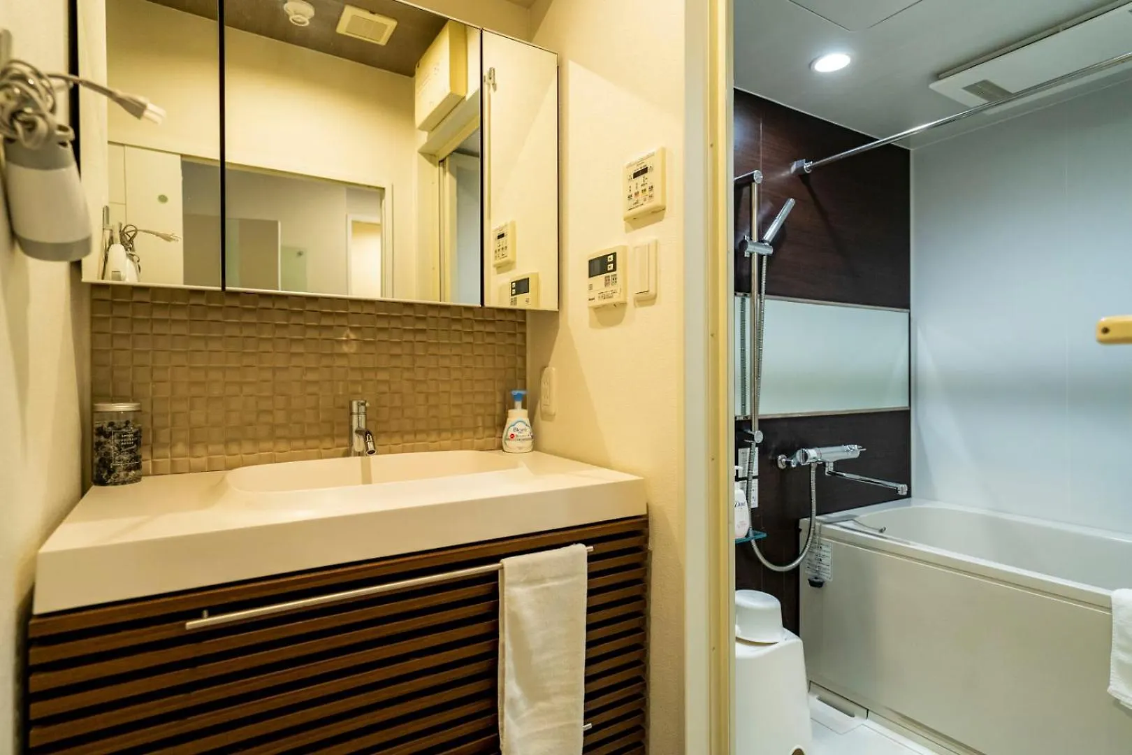 Guest house Sakimoto Residence Namba Minami Osaka